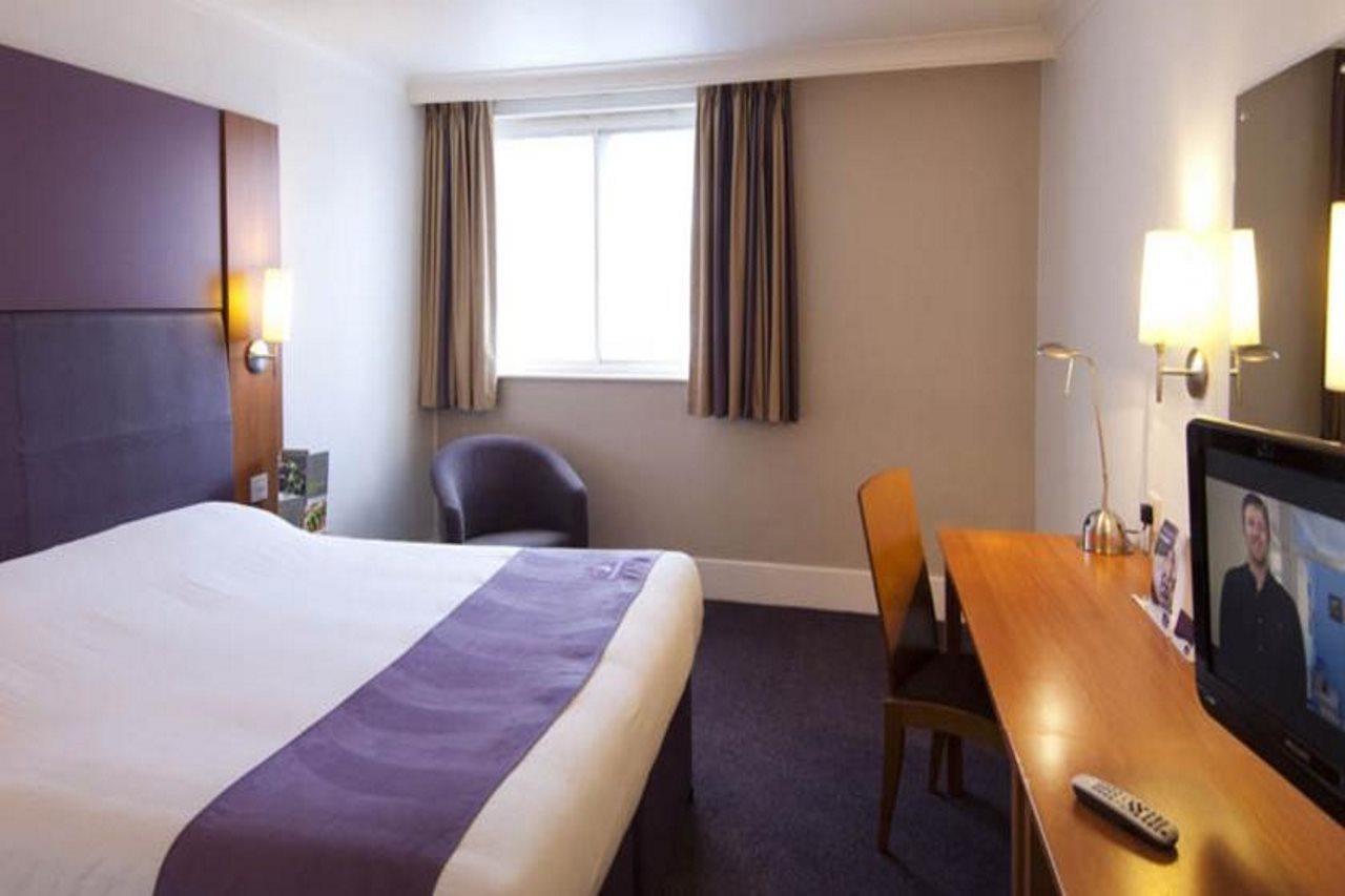 Premier Inn Pontypool Dış mekan fotoğraf