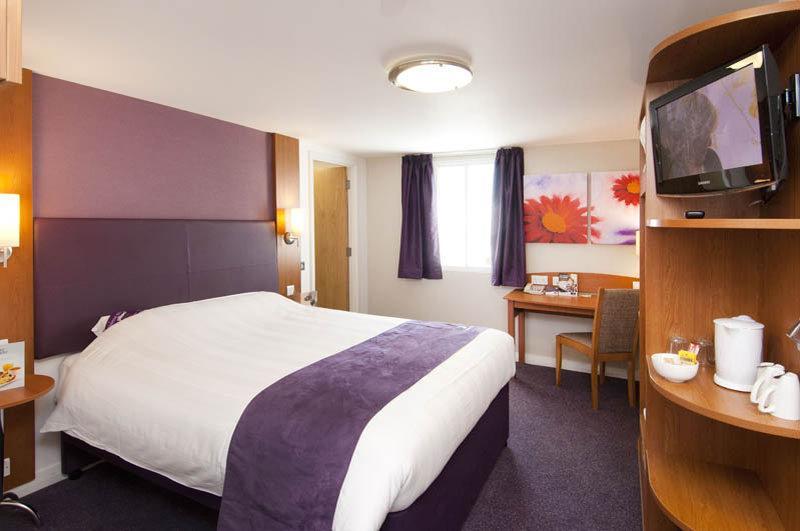 Premier Inn Pontypool Dış mekan fotoğraf